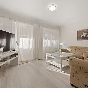 Beautiful Inner City Fully Renovated Ground Floor With Attached Lock-up Garage Apartment Canberra